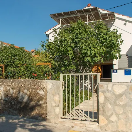 Apartment Gemuetliche Dobrisa 2 *